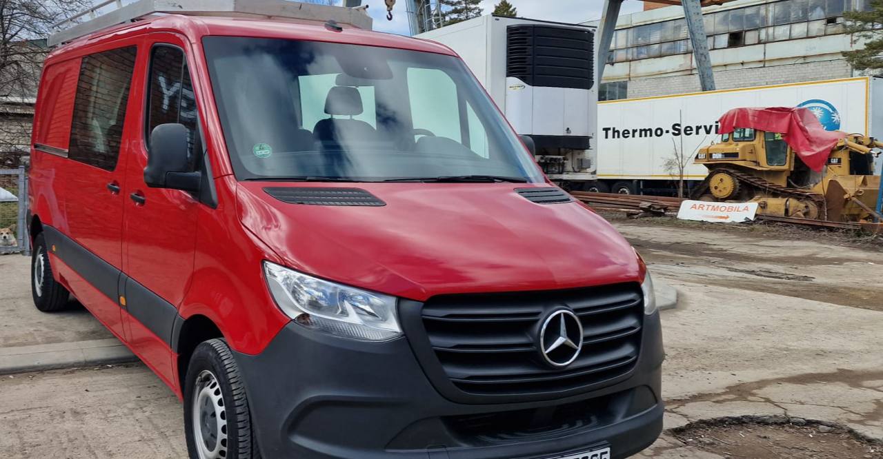 Microbuz MVF Mercedes Sprinter — vedere față